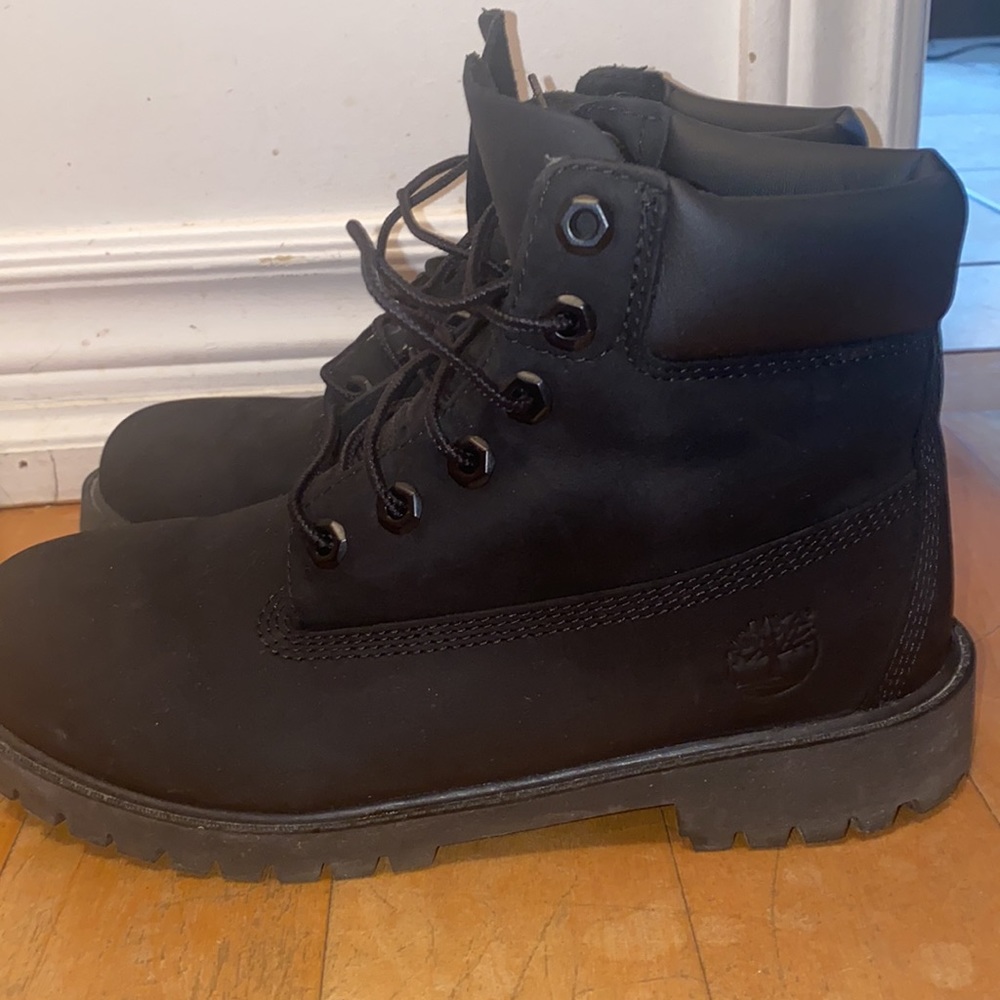 MATTE BLACK TIMBERLAND BOOTS